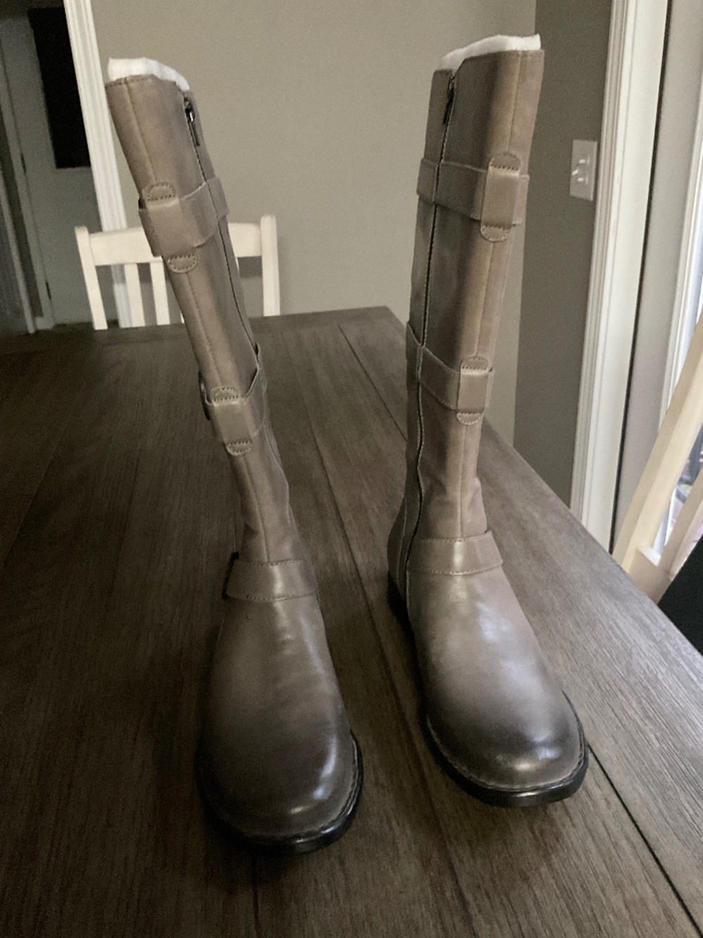 Born Umbra Knee-Hi Leather Boot Grey Sz 9 -New with Tags